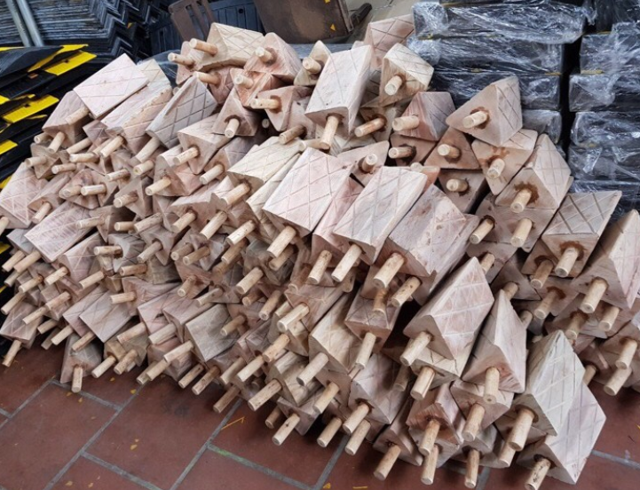 Gỗ tam giác chèn dùng để chèn lót cố định hàng