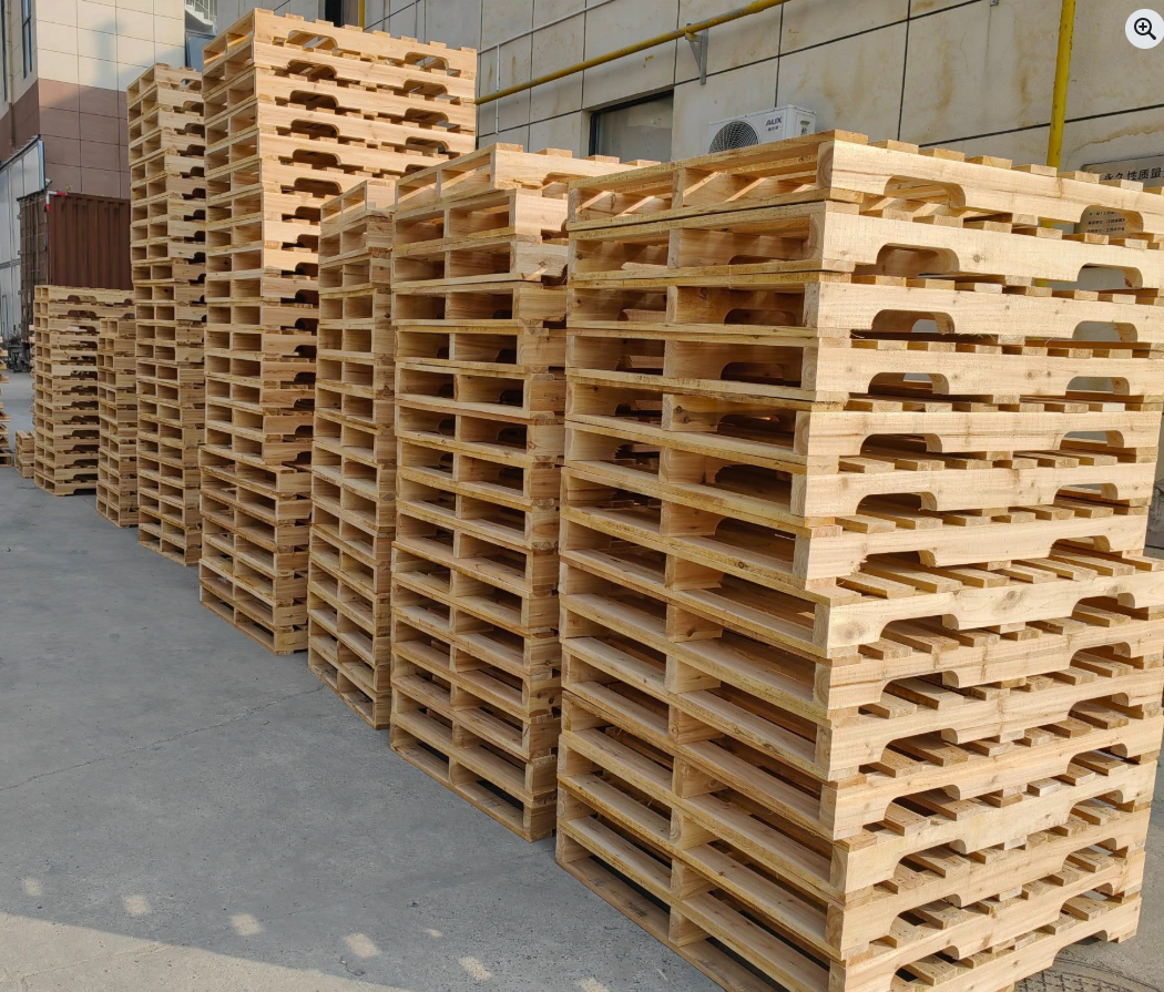 Gỗ thông pallet là gì? Ưu điểm và ứng dụng trong ngành đóng gói