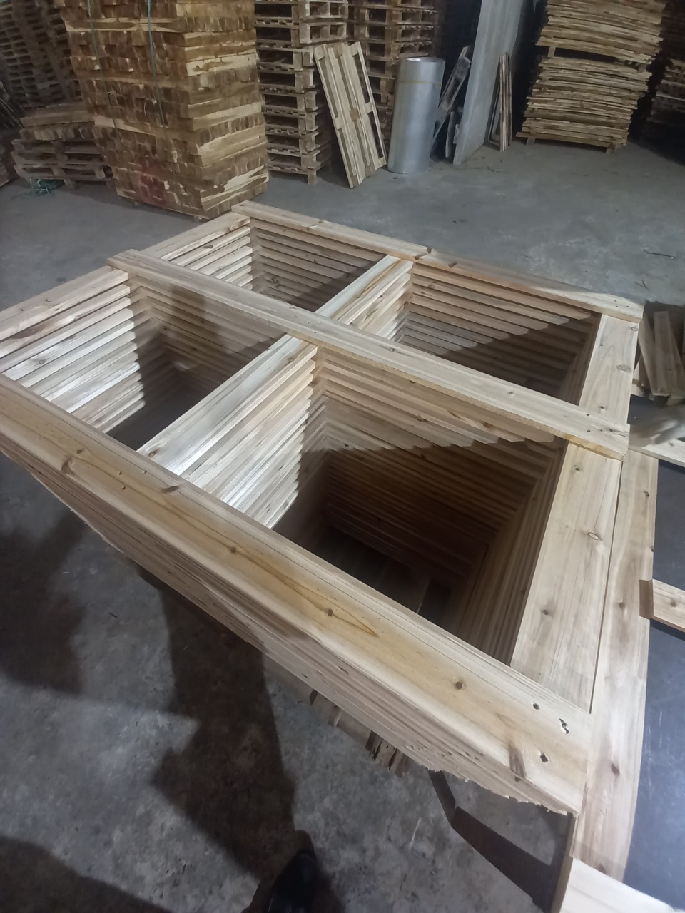 Giá đỡ gỗ keo bảo vệ sản phẩm - Nắp pallet