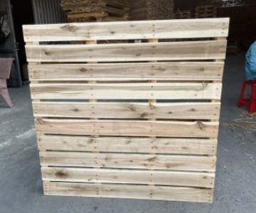 Pallet gỗ 2 mặt chuyên kê hàng thức ăn gia súc – kích thước 12000 x 1200 – sử dụng vít xoắn