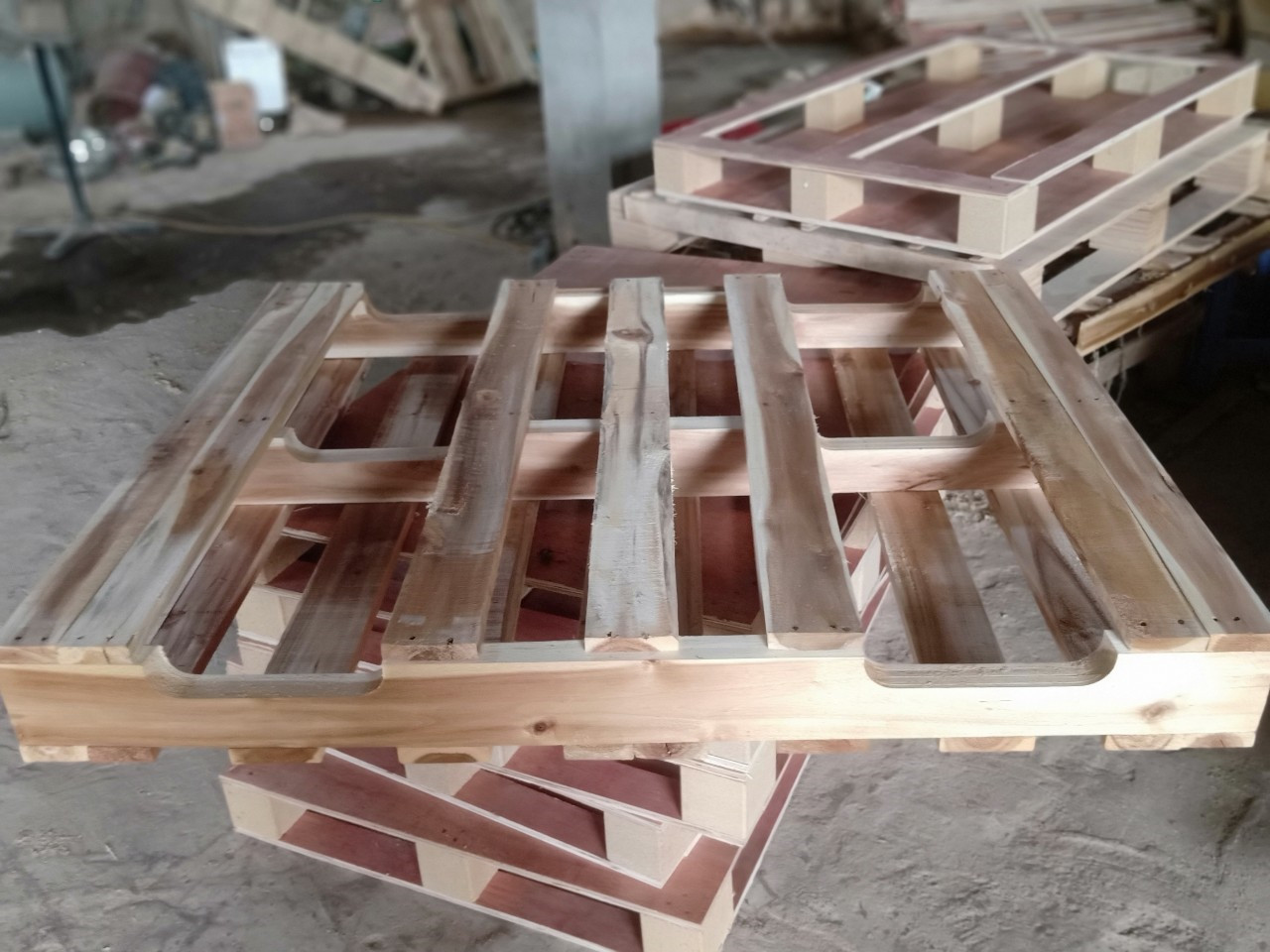 Pallet 1 mặt 4 chiều nâng khoét chân