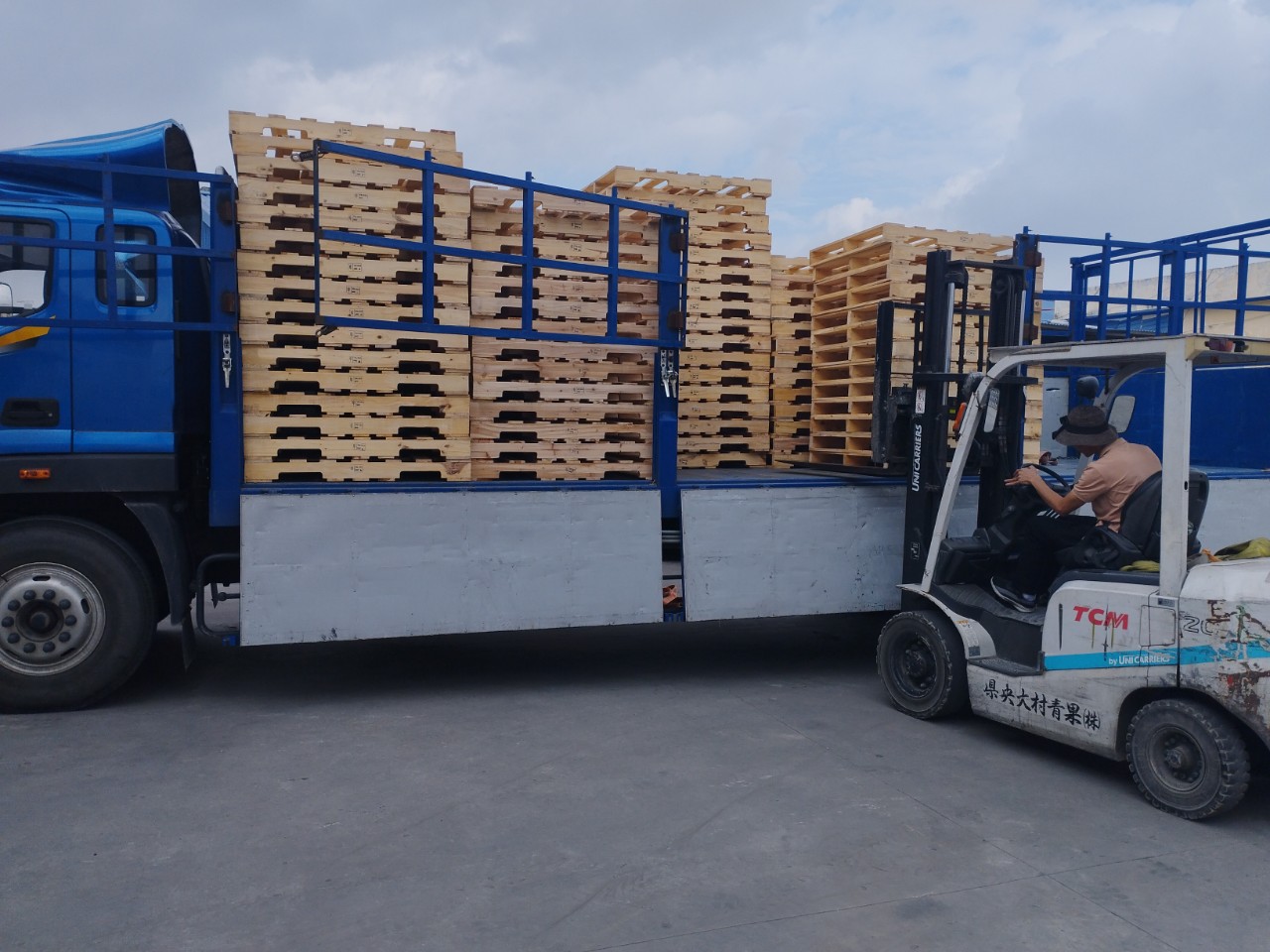 PALLET GỖ THÔNG – BNG SẢN XUẤT GIÁ RẺ, NHẸ, ĐẠT CHUẨN XUẤT KHẨU