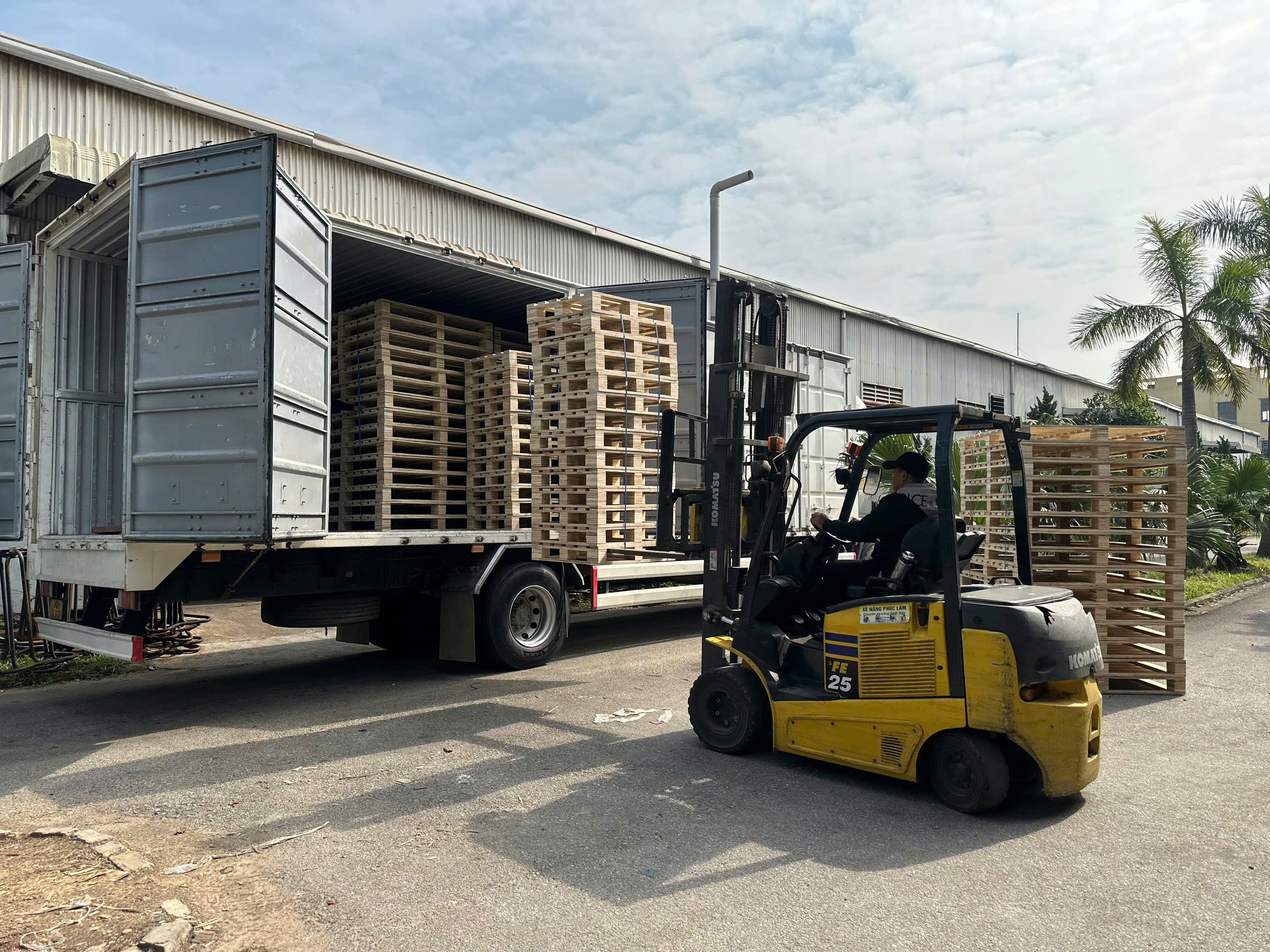Pallet gỗ ván ép khu công nghiệp Đại An 